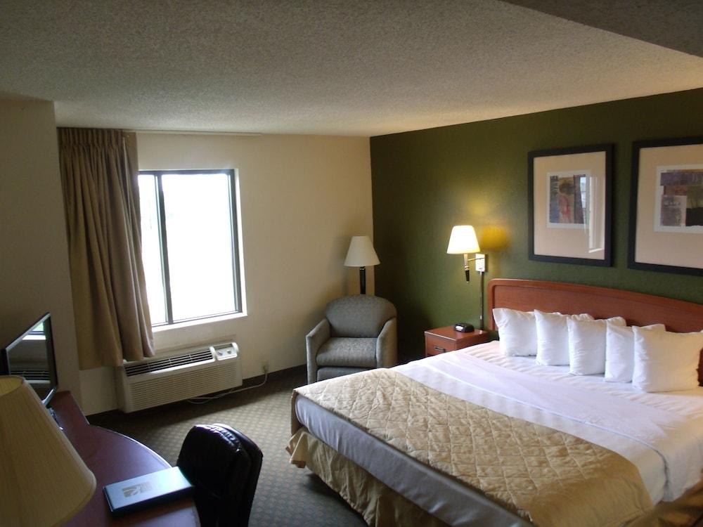 QUALITY INN & SUITES photo 2
