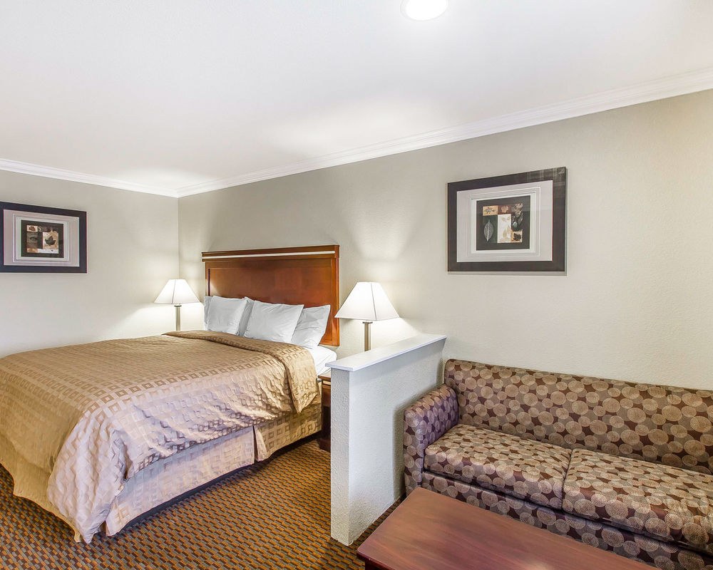 ECONO LODGE INN & SUITES MESA photo 1