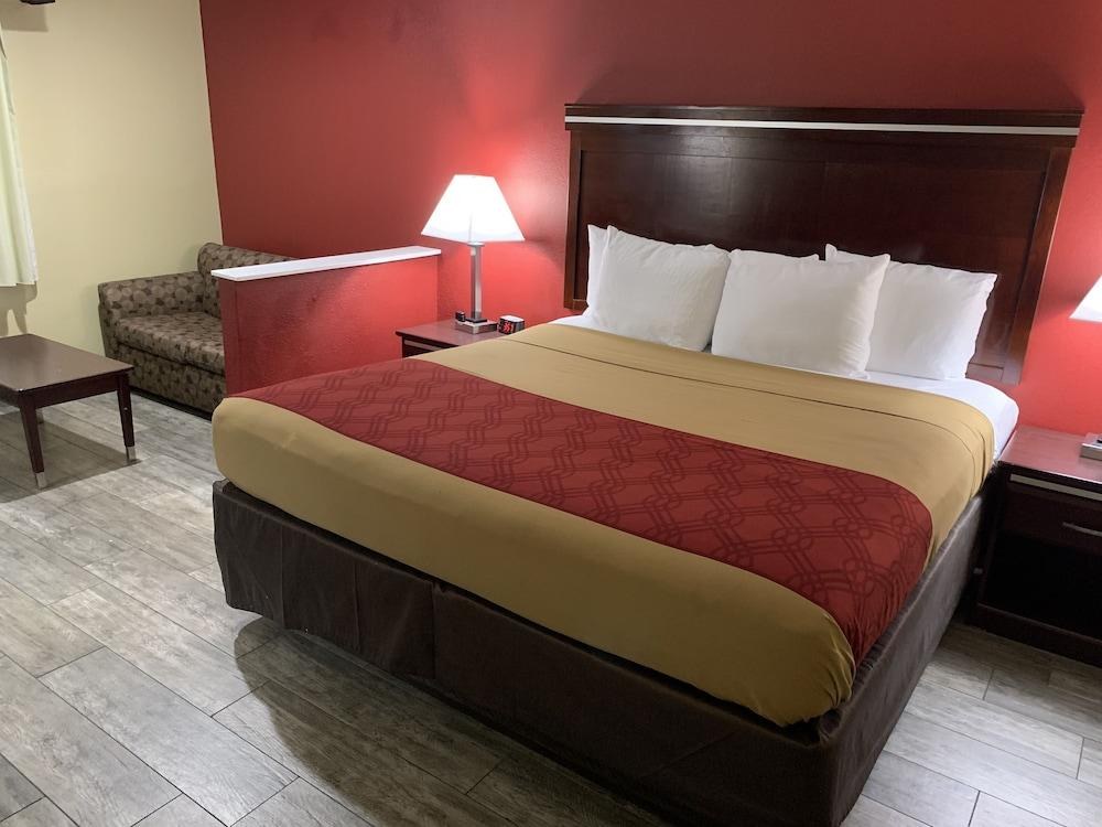 ECONO LODGE INN & SUITES MESA photo 4