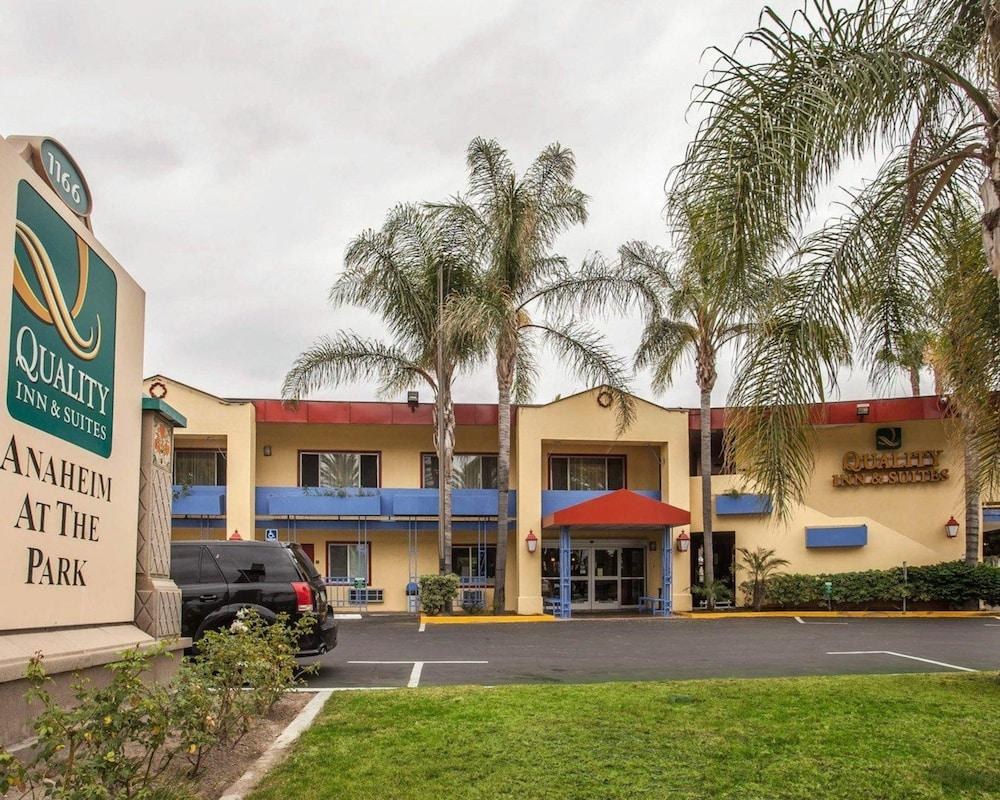 QUALITY INN & SUITES ANAHEIM AT THE PARK photo 2
