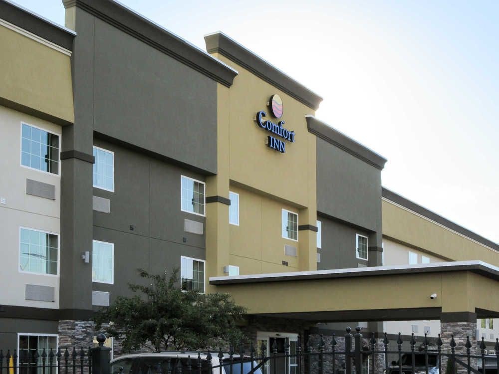 COMFORT INN & SUITES AIRPORT