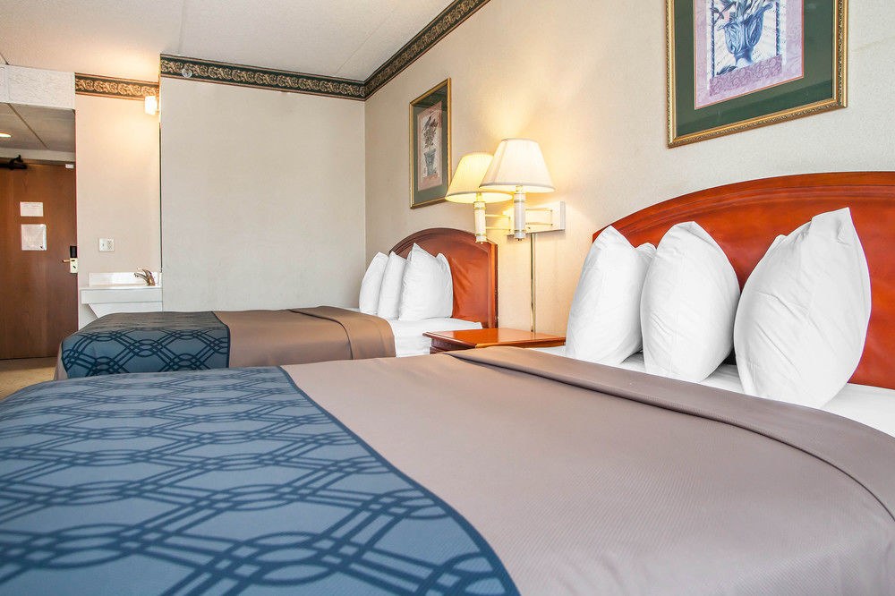 RODEWAY INN & SUITES photo 1