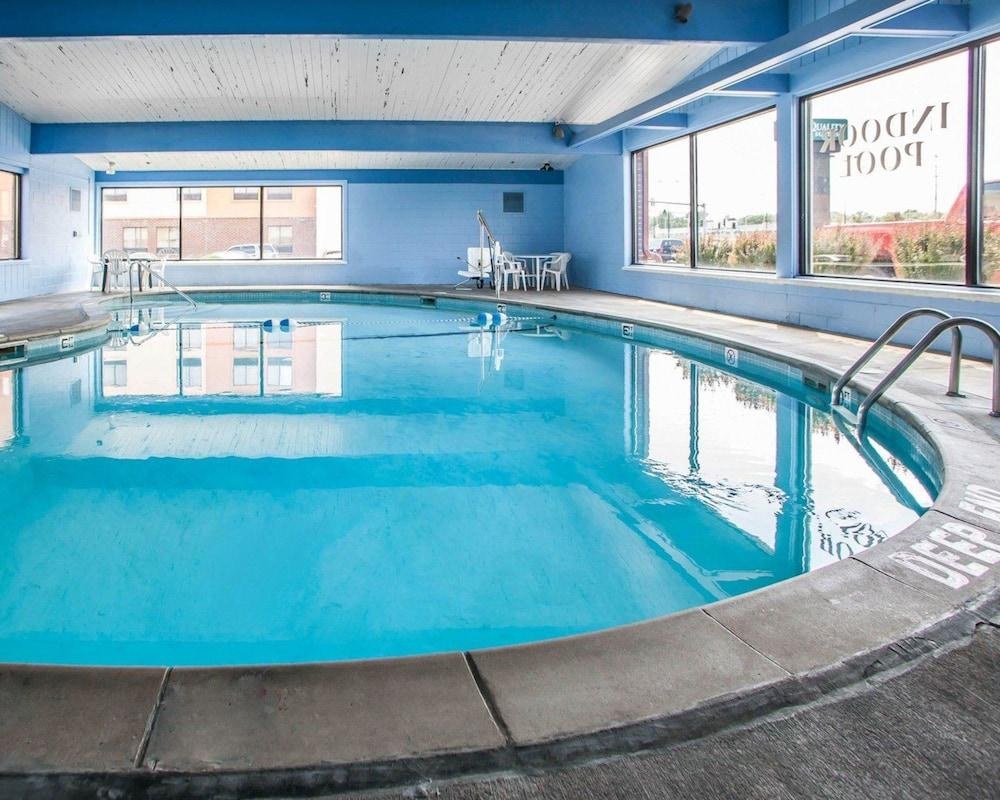 RODEWAY INN & SUITES photo 2
