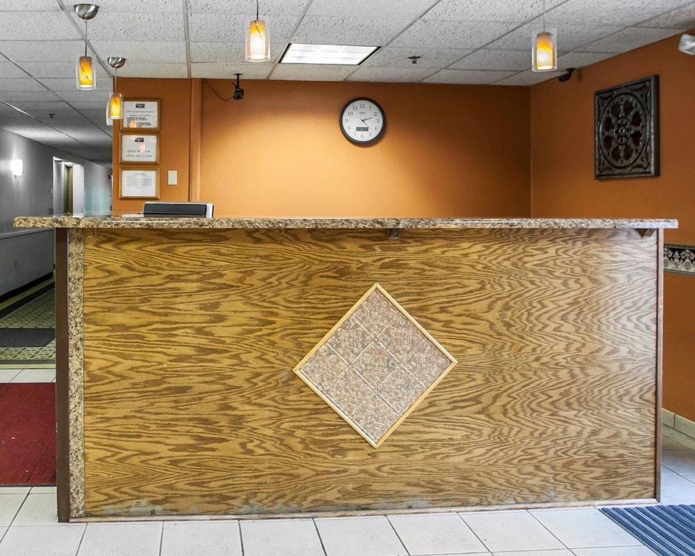 RODEWAY INN & SUITES photo 3
