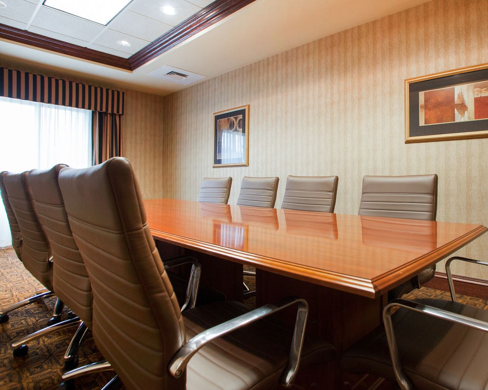 Holiday Inn Expr and Sts Milwaukee NW ¿ Park Place photo 1