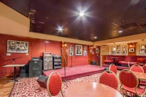 ECONO LODGE DOWNTOWN photo 1