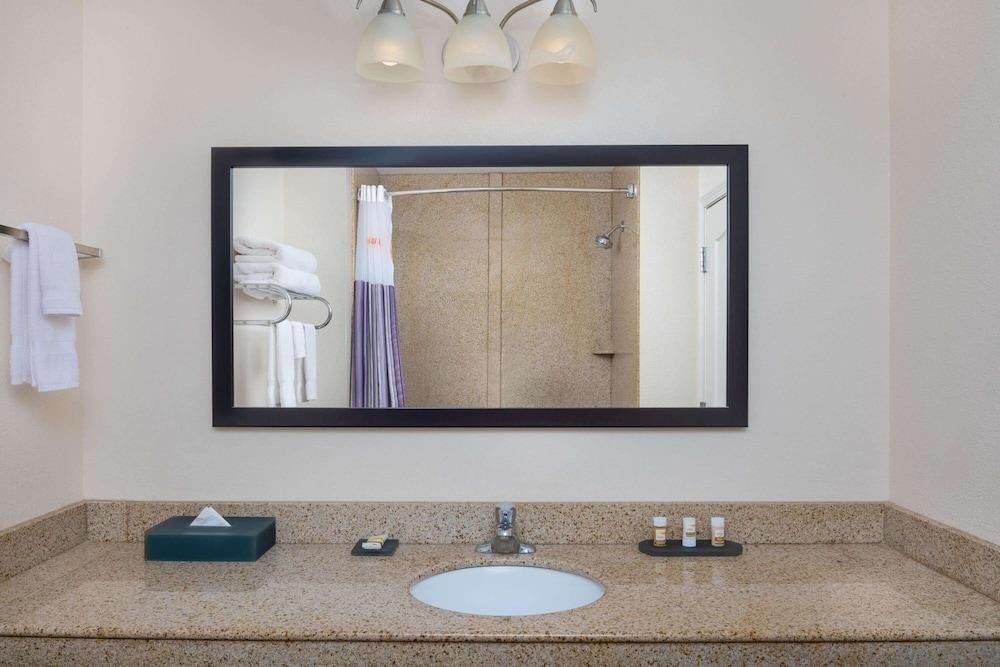 LA QUINTA INN & SUITES MACON WEST photo 4