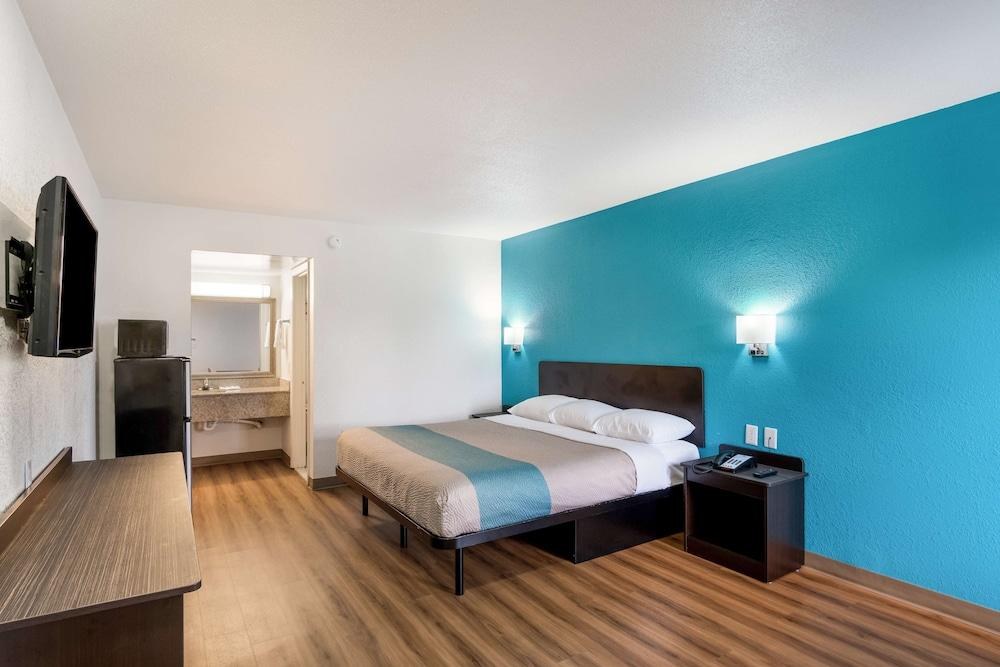 QUALITY INN NORTHWEST photo 3