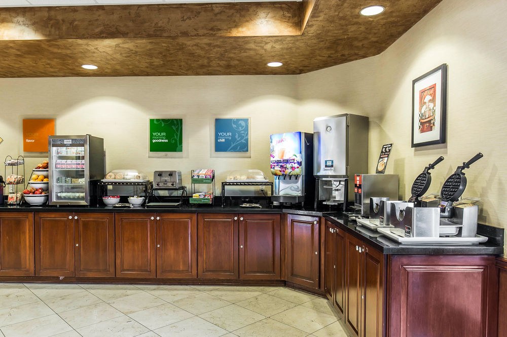 COMFORT INN & SUITES