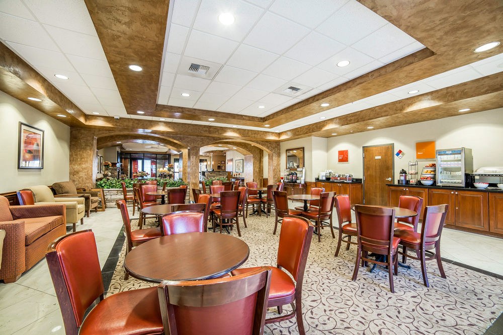COMFORT INN & SUITES photo 1