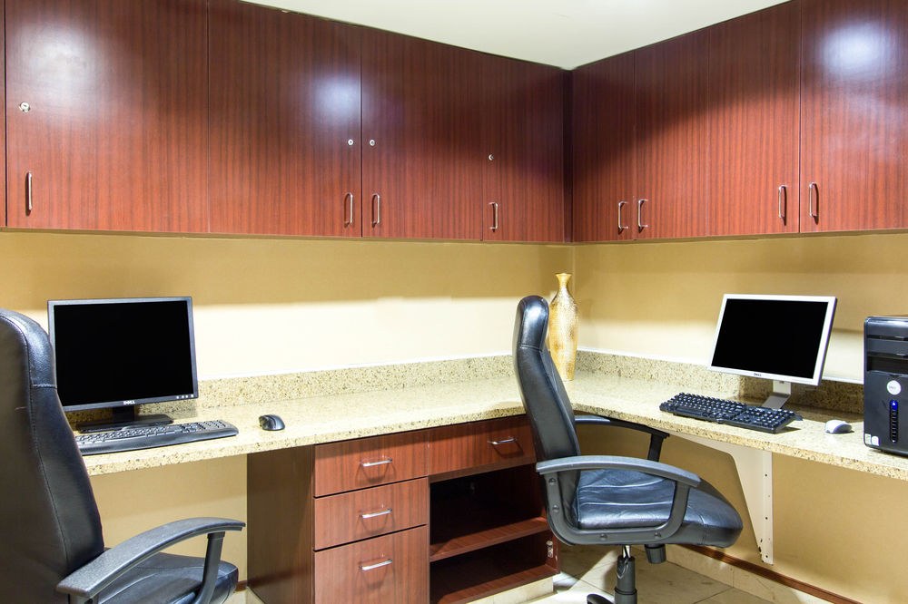 COMFORT INN & SUITES AIRPORT CONVENTION CENTER photo 1