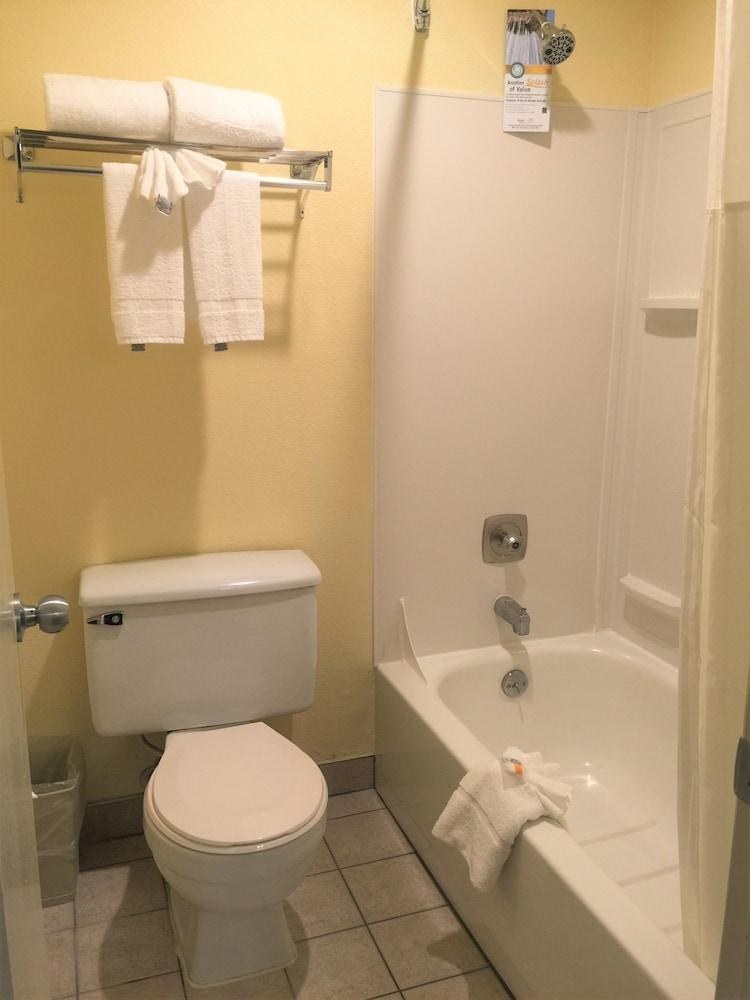 QUALITY INN SEATAC AIRPORT photo 2