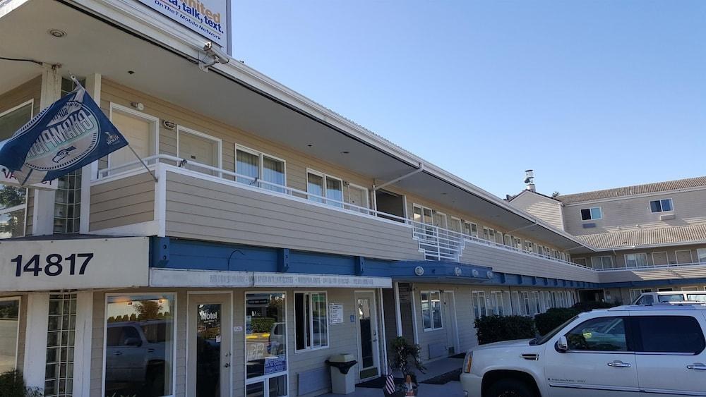 AMERICAS BEST VALUE INN SHORELINE SEATTLE N photo 2