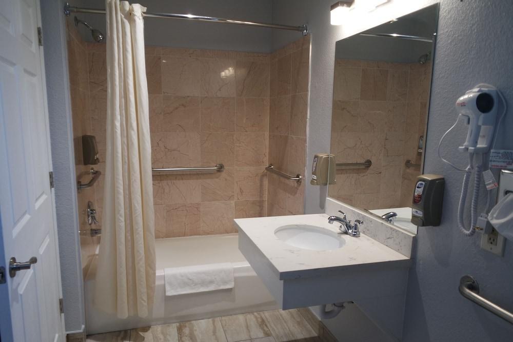 AMERICAS BEST VALUE INN SHORELINE SEATTLE N photo 4
