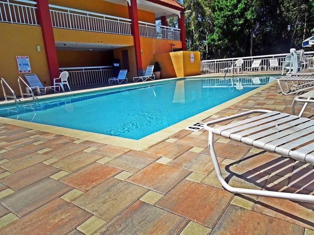 QUALITY INN & SUITES