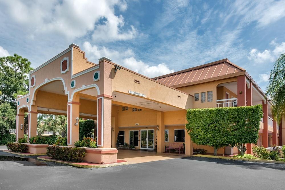 QUALITY INN & SUITES photo 3
