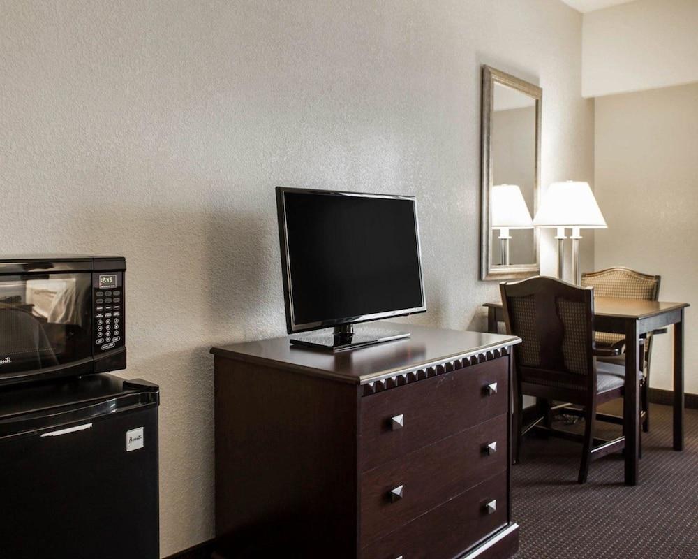 COMFORT INN photo 2