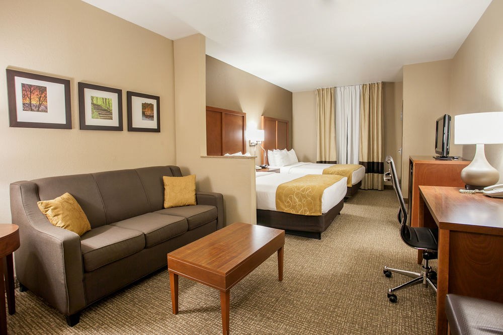 COMFORT SUITES photo 1