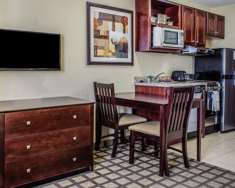 MAINSTAY SUITES photo 2