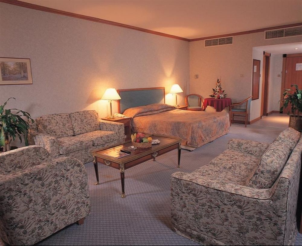 ST. GEORGE HOTEL 
