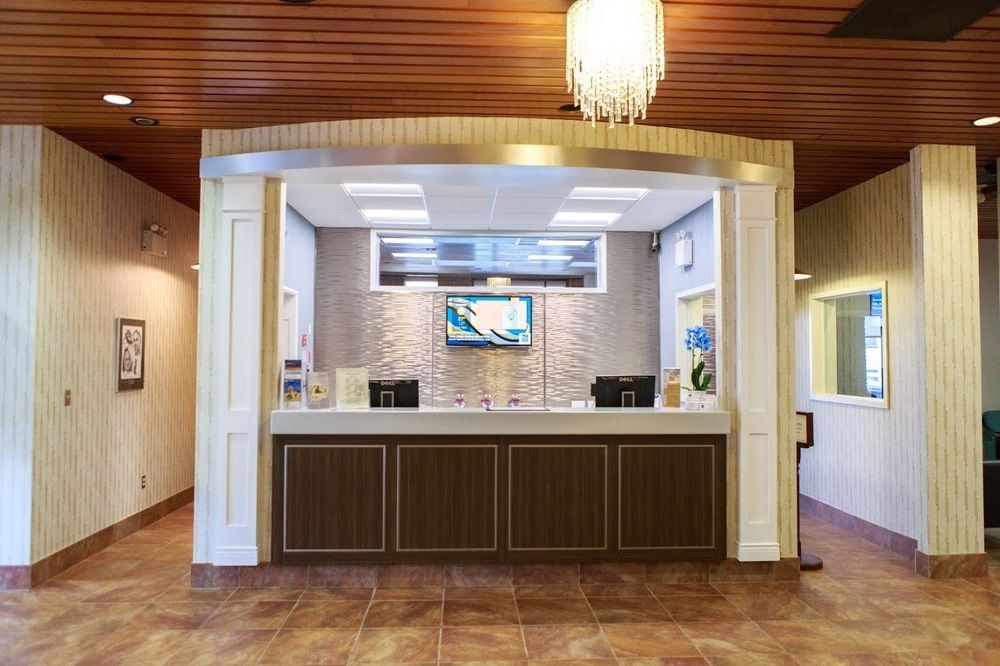 QUALITY INN & SUITES DOWNTOWN photo 1