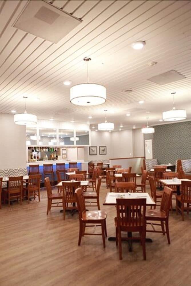 QUALITY INN & SUITES DOWNTOWN photo 4