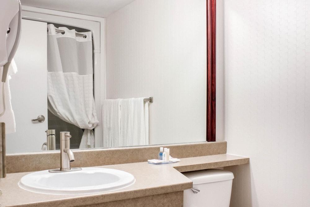 COMFORT INN photo 2
