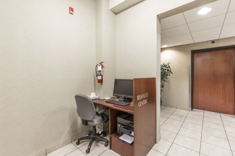 COMFORT INN & SUITES