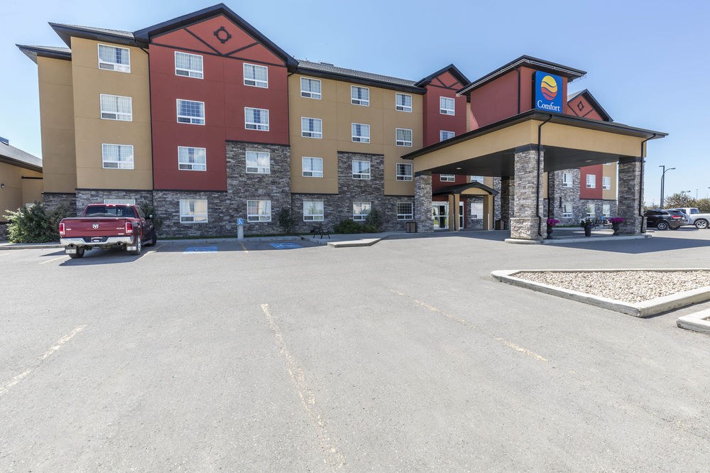 COMFORT INN & SUITES photo 1