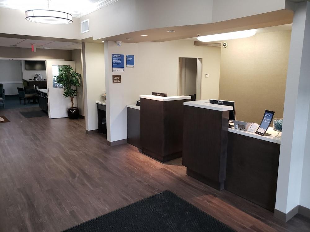 COMFORT INN & SUITES photo 3