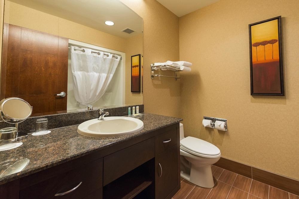 QUALITY INN & SUITES photo 2