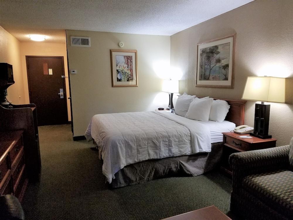 CLARION INN photo 2