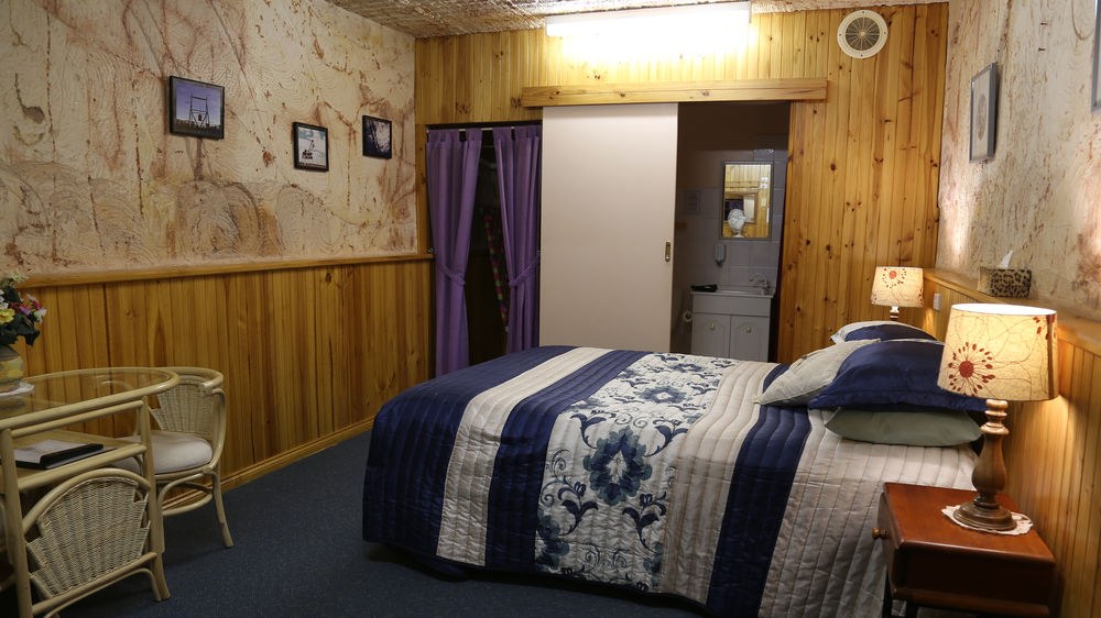 COMFORT INN COOBER PEDY EXPERIENCE photo 1
