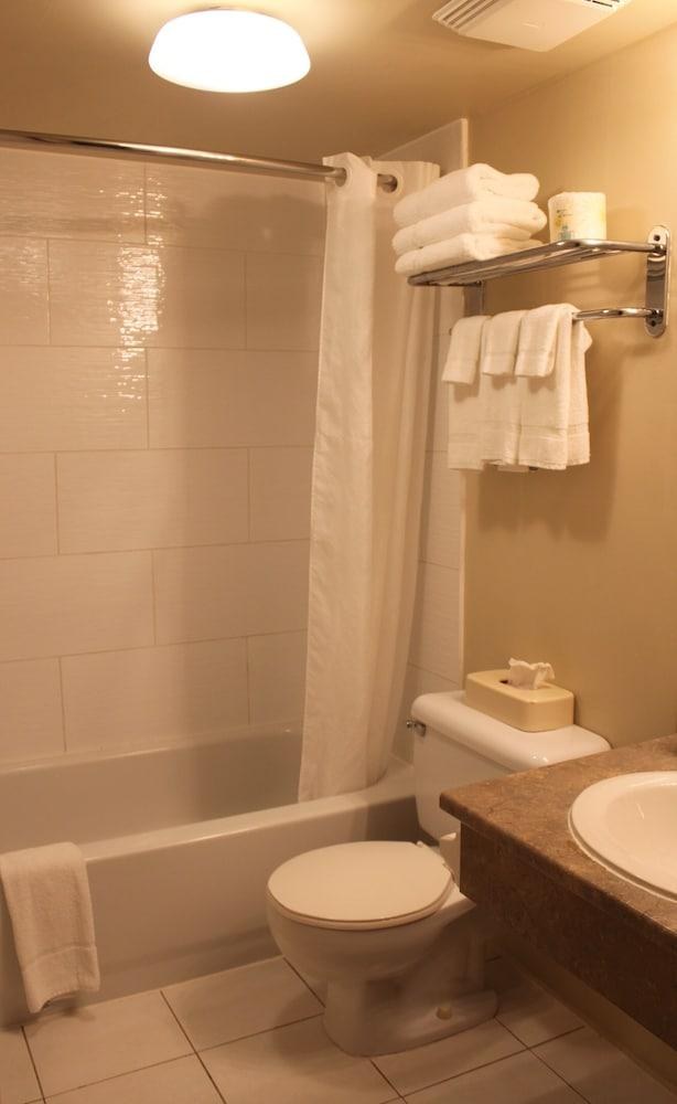 Howard Johnson by Wyndham Thunder Bay photo 3