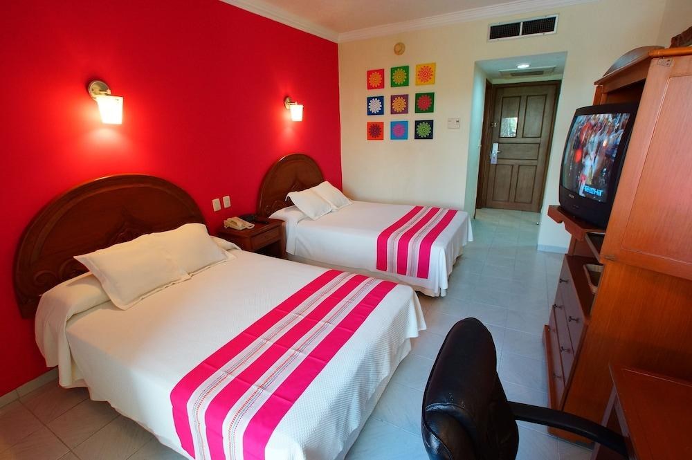 HOTEL MARGARITAS CANCUN photo 2