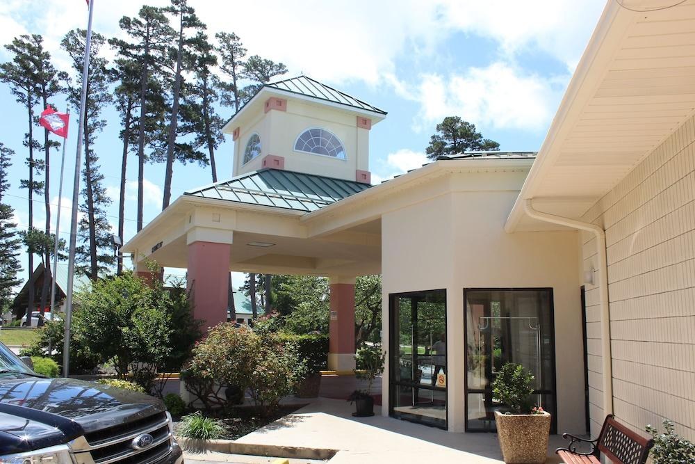 SUPER 8 BY WYNDHAM EUREKA SPRINGS photo 2