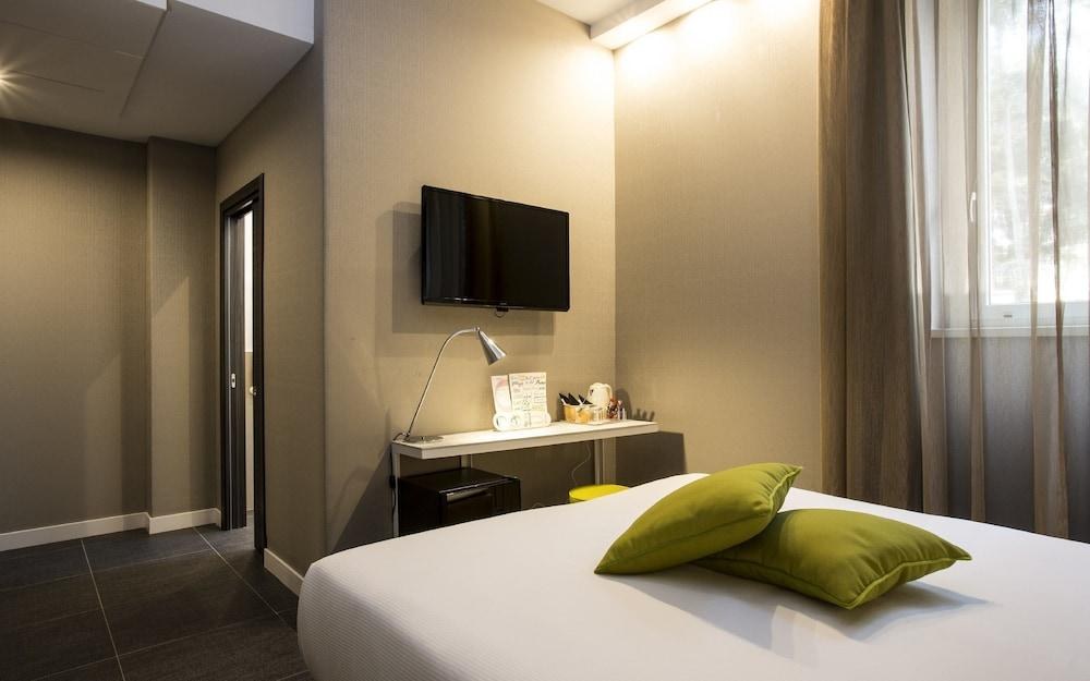 The Guardian Hotel photo 2
