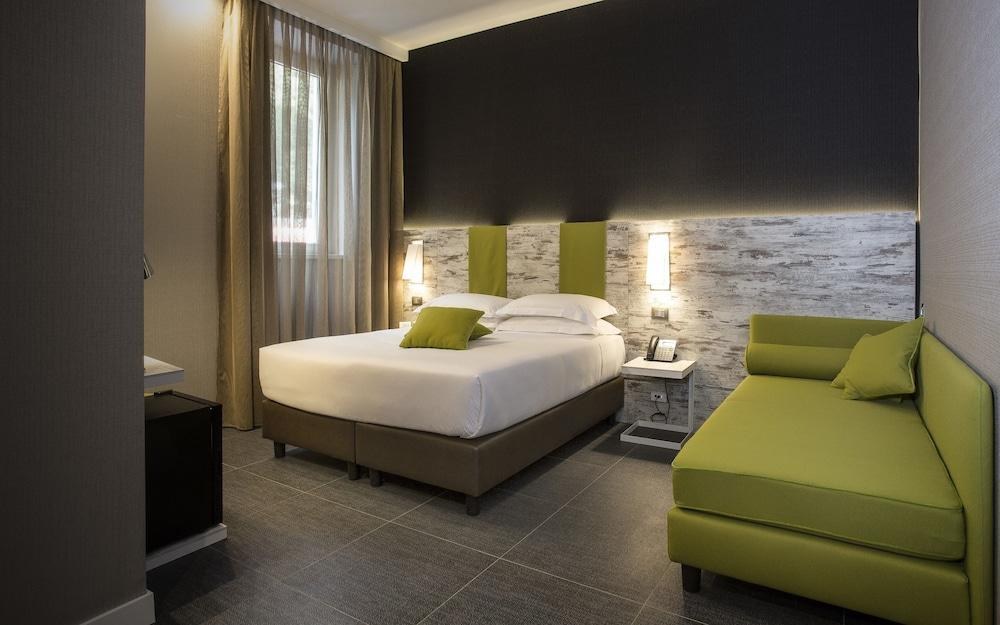 The Guardian Hotel photo 3