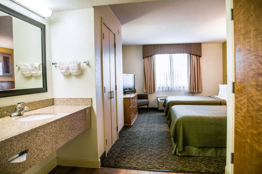 QUALITY INN & SUITES NEAR THE THEME PARKS
