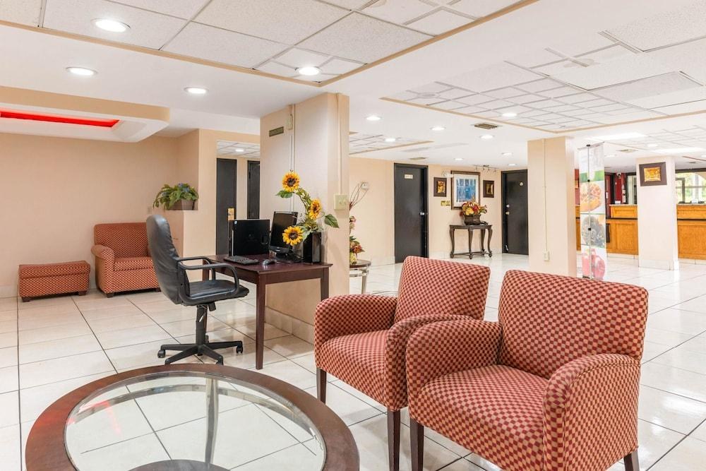 QUALITY INN ORLANDO AIRPORT photo 2