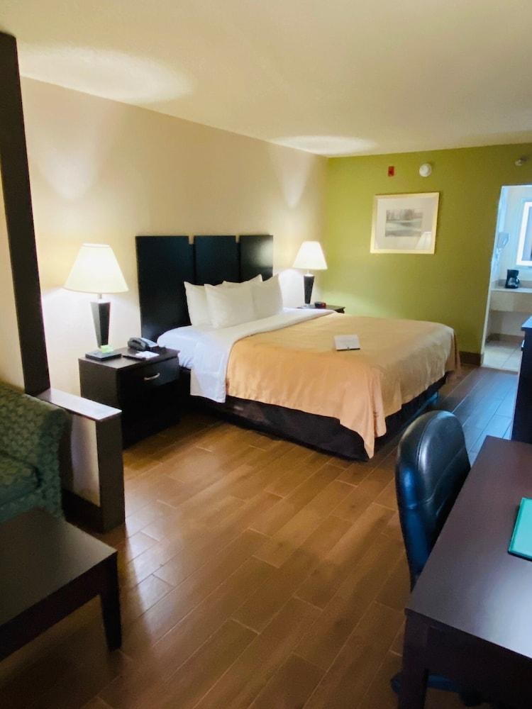 QUALITY INN ORLANDO AIRPORT photo 3