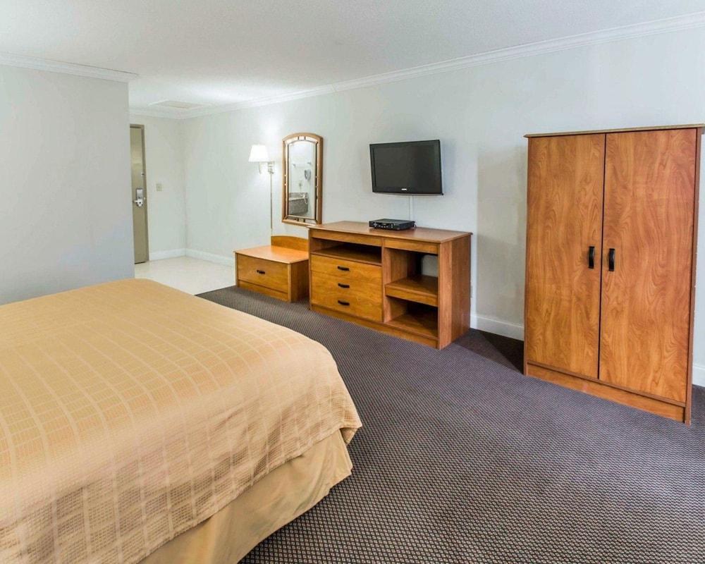 QUALITY INN AIRPORT photo 2