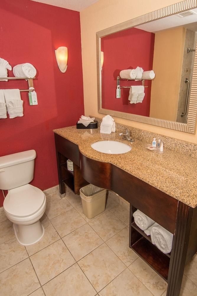 COMFORT SUITES photo 2