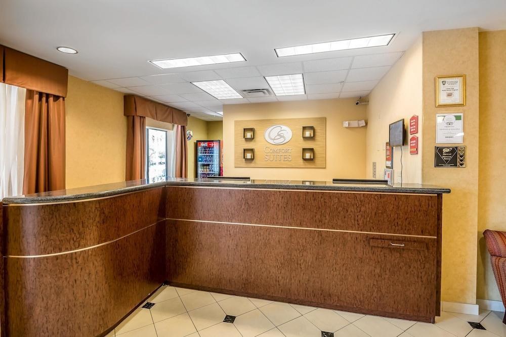 COMFORT SUITES photo 3
