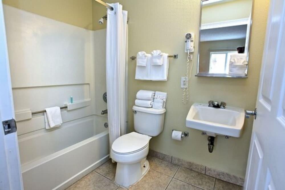 SUBURBAN EXTENDED STAY SOUTH photo 4