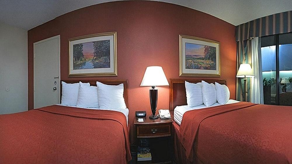 QUALITY INN CONFERENCE CENTER JACKSONVILLE photo 1