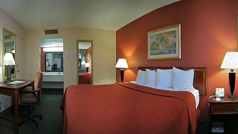 QUALITY INN CONFERENCE CENTER JACKSONVILLE photo 2