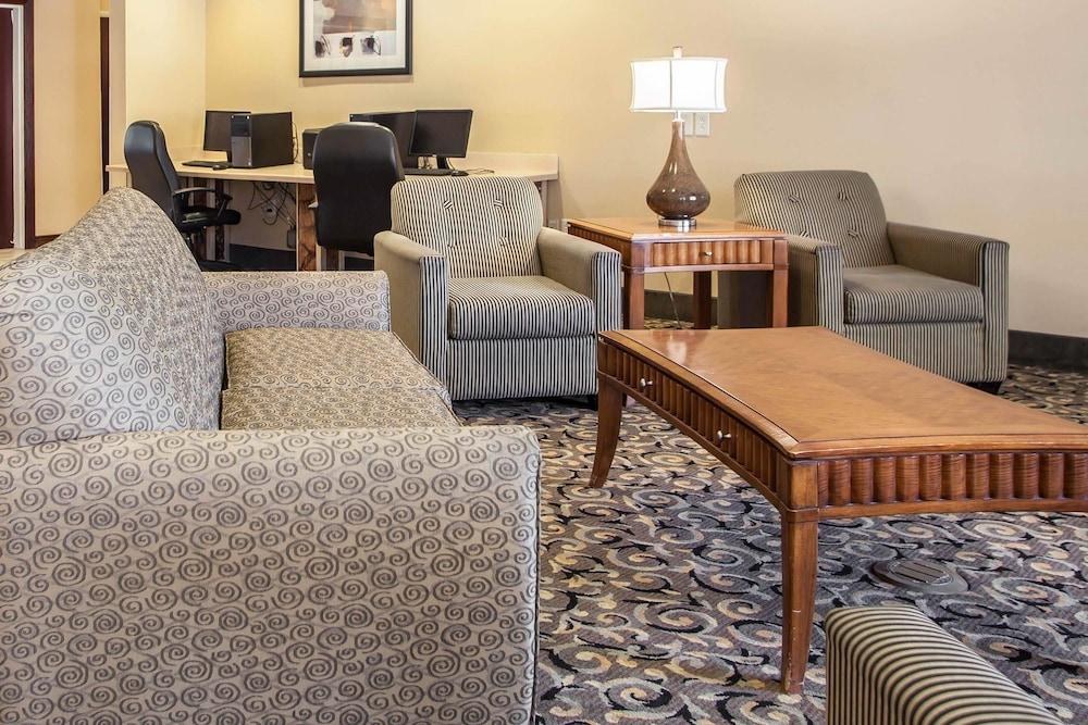 COMFORT SUITES photo 3