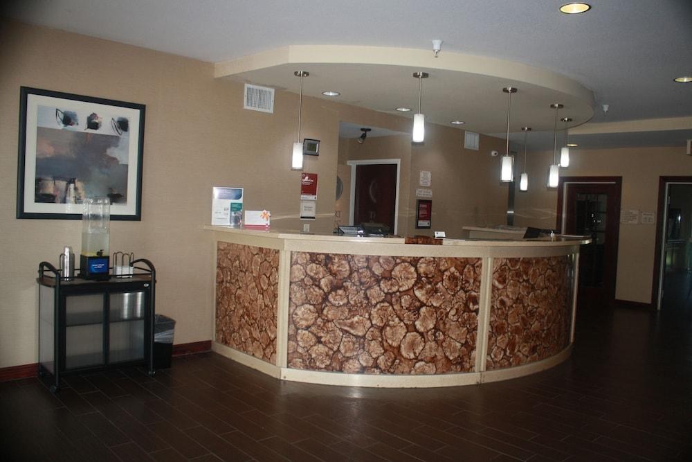 COMFORT SUITES photo 4