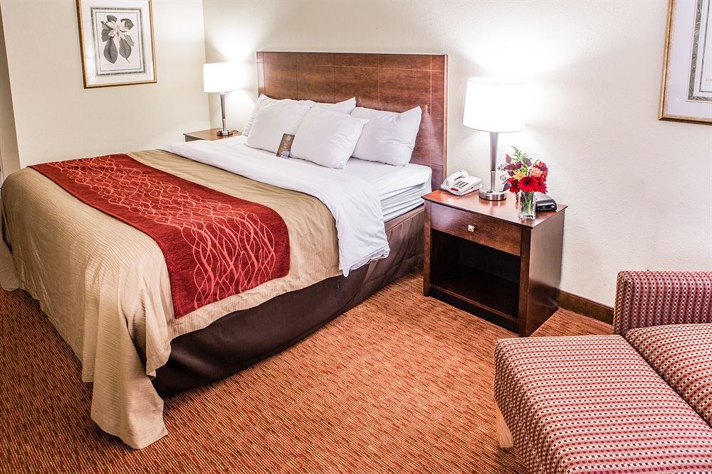 COMFORT INN photo 1